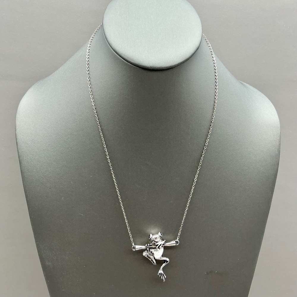 Necklace Frog Pendant Silver Tone Figural Whimsical Animal Novelty 20 Inch
